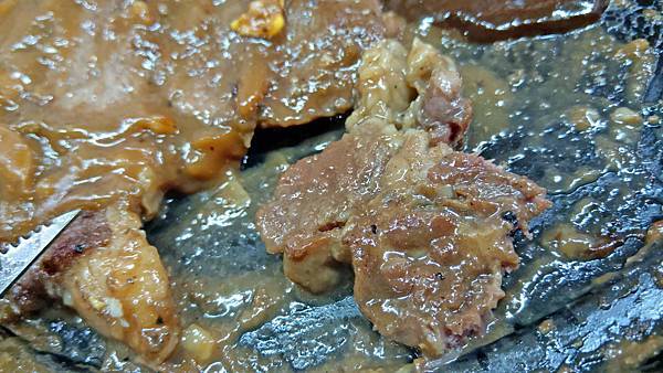 【台北美食】牛王子牛排攤-CP值爆高！只要１４０元就能吃到美味的原肉牛排