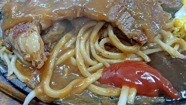 【台北美食】牛王子牛排攤-CP值爆高！只要１４０元就能吃到美味的原肉牛排