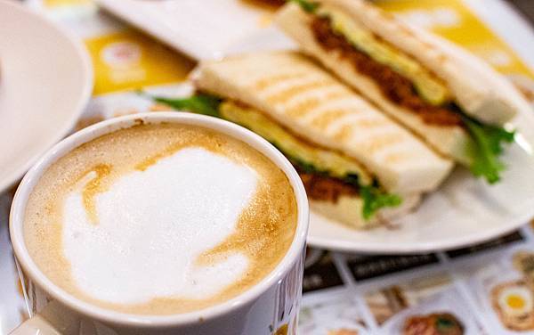 【台北早午餐推薦】Q Burger早午餐店-真材實料！100%台灣豬肉製作而成的美味肉鬆早午餐店