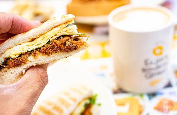 【台北早午餐推薦】Q Burger早午餐店-真材實料！100%台灣豬肉製作而成的美味肉鬆早午餐店