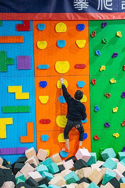 【台中景點】Air-Gene空氣基因-小孩放電最佳選擇！一玩停不下來的彈跳床育樂中心，還有攀岩、彈跳籃球、彈跳躲避球、冬令營等多項活動