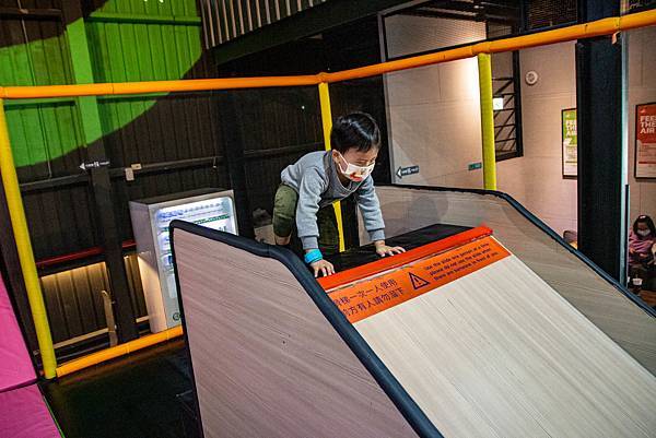 【台中景點】Air-Gene空氣基因-小孩放電最佳選擇！一玩停不下來的彈跳床育樂中心，還有攀岩、彈跳籃球、彈跳躲避球、冬令營等多項活動