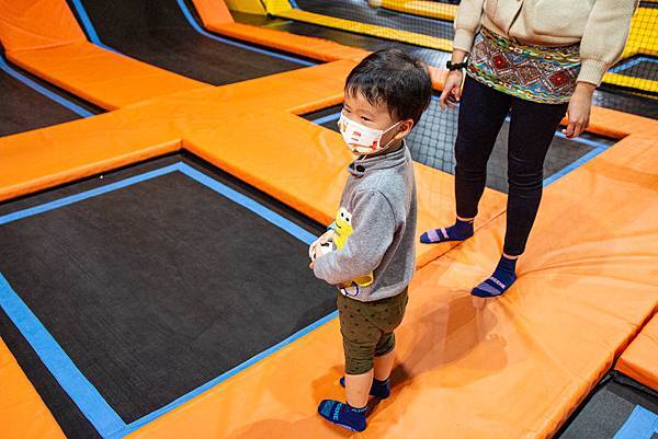 【台中景點】Air-Gene空氣基因-小孩放電最佳選擇！一玩停不下來的彈跳床育樂中心，還有攀岩、彈跳籃球、彈跳躲避球、冬令營等多項活動