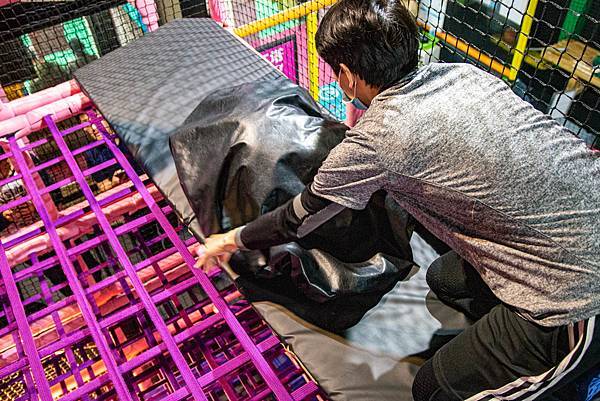 【台中景點】Air-Gene空氣基因-小孩放電最佳選擇！一玩停不下來的彈跳床育樂中心，還有攀岩、彈跳籃球、彈跳躲避球、冬令營等多項活動