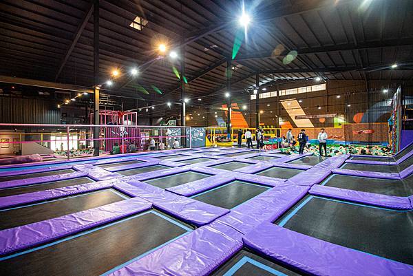 【台中景點】Air-Gene空氣基因-小孩放電最佳選擇！一玩停不下來的彈跳床育樂中心，還有攀岩、彈跳籃球、彈跳躲避球、冬令營等多項活動