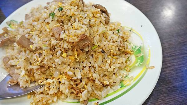 【台北美食】阿韋炒羊肉-隱藏在巷弄裡大家都推薦的美味炒飯店