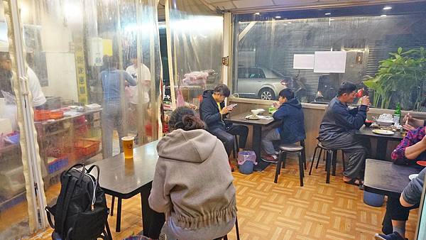 【台北美食】阿韋炒羊肉-隱藏在巷弄裡大家都推薦的美味炒飯店