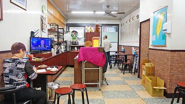 【台北美食】波霸紅燒雞腿飯-甜滋滋貴松松的軟嫩雞腿