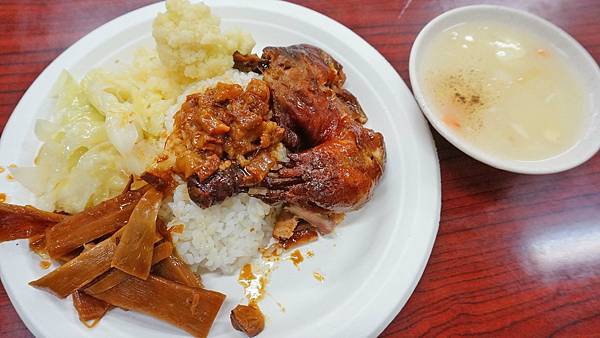 【台北美食】波霸紅燒雞腿飯-甜滋滋貴松松的軟嫩雞腿