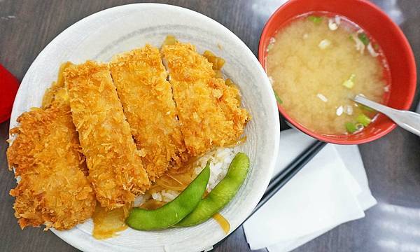 【台北美食】小珍園拉麵-附近上班族中午用餐時間會來品嚐的美味小吃店 【台北美食】小珍園拉麵-附近上班族中午用餐時間會來品嚐的美味小吃店