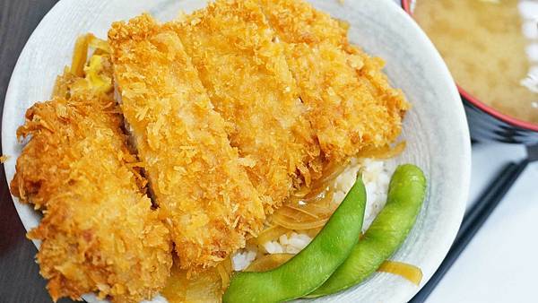 【台北美食】小珍園拉麵-附近上班族中午用餐時間會來品嚐的美味小吃店