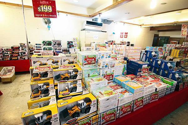 【三重特賣會】PUZZLE拍手童裝、樂米萬件玩具特賣會１折起！上萬種玩具最低只要２０元起，童裝破盤出清價５件２００元更有滿２０００現折２００超殺優惠活動