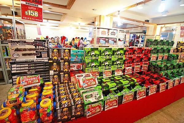 【三重特賣會】PUZZLE拍手童裝、樂米萬件玩具特賣會１折起！上萬種玩具最低只要２０元起，童裝破盤出清價５件２００元更有滿２０００現折２００超殺優惠活動