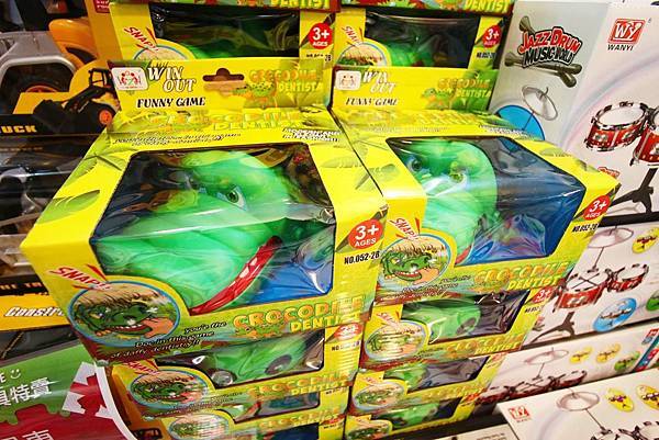 【三重特賣會】PUZZLE拍手童裝、樂米萬件玩具特賣會１折起！上萬種玩具最低只要２０元起，童裝破盤出清價５件２００元更有滿２０００現折２００超殺優惠活動