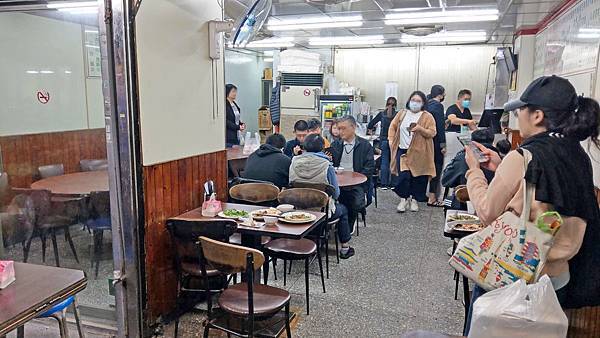 【台北美食】香而廉小館-人潮大爆滿！用餐時間要等１小時以上才能吃到的巷弄美食
