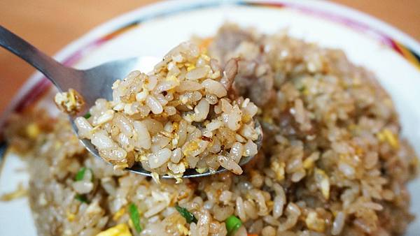 【台北美食】長頸鹿美食坊-隱藏在熱鬧商圈裡不起眼巷弄的爆推美食小吃店