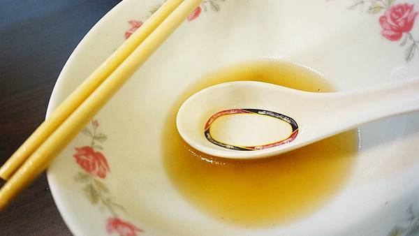 【台北美食】華亭豬腳麵-從路邊攤開到店面！超過60年老字號美食店家