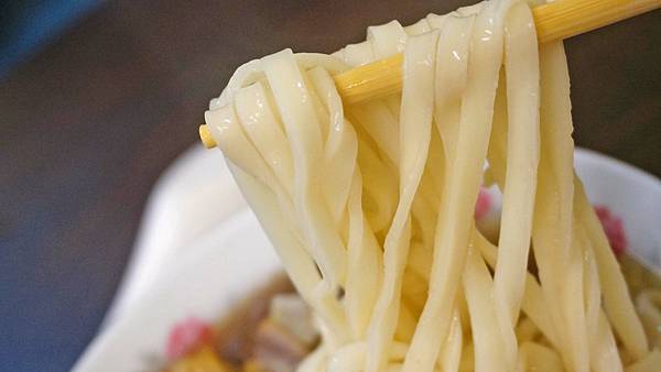 【台北美食】華亭豬腳麵-從路邊攤開到店面！超過60年老字號美食店家