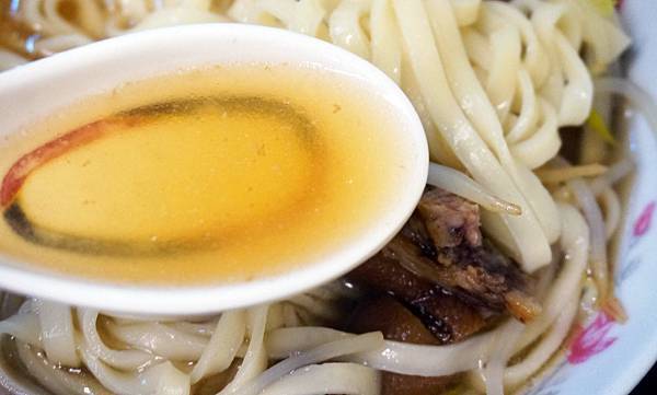 【台北美食】華亭豬腳麵-從路邊攤開到店面！超過60年老字號美食店家