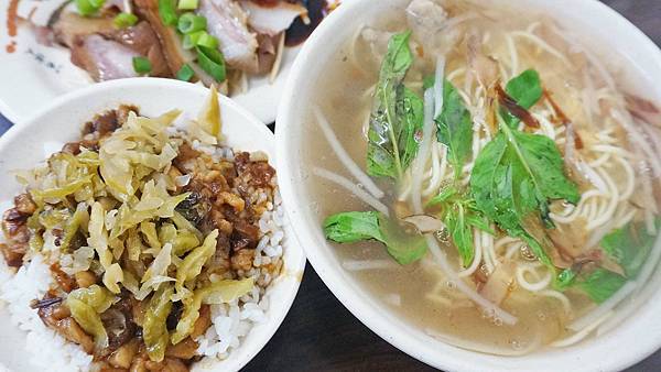 【台北美食】熊記魷魚羹-不輸給名店的平價又好吃的魯肉飯