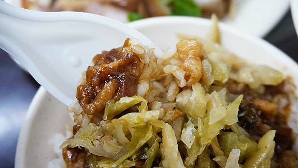 【台北美食】熊記魷魚羹-不輸給名店的平價又好吃的魯肉飯