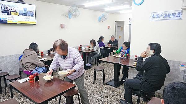 【台北美食】熊記魷魚羹-不輸給名店的平價又好吃的魯肉飯