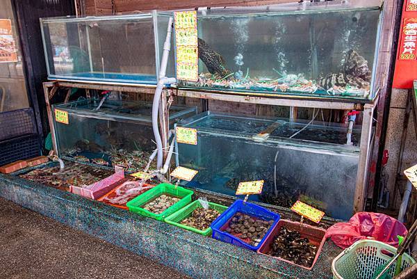 【新北萬里美食】望海亭海鮮餐廳-野柳必吃美食！Google評價4.4顆星，網路評價爆高的美味海鮮餐廳