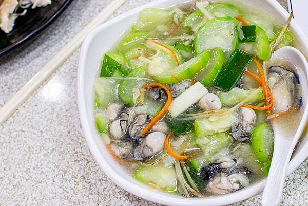 【新北萬里美食】望海亭海鮮餐廳-野柳必吃美食！Google評價4.4顆星，網路評價爆高的美味海鮮餐廳