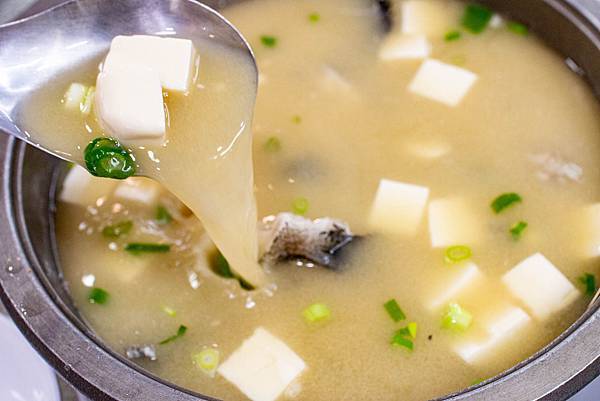 【新北萬里美食】望海亭海鮮餐廳-野柳必吃美食！Google評價4.4顆星，網路評價爆高的美味海鮮餐廳