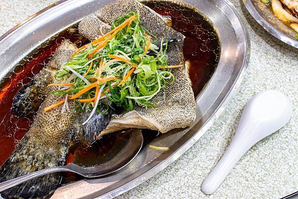 【新北萬里美食】望海亭海鮮餐廳-野柳必吃美食！Google評價4.4顆星，網路評價爆高的美味海鮮餐廳