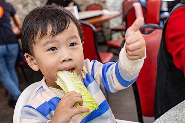 【新北萬里美食】望海亭海鮮餐廳-野柳必吃美食！Google評價4.4顆星，網路評價爆高的美味海鮮餐廳