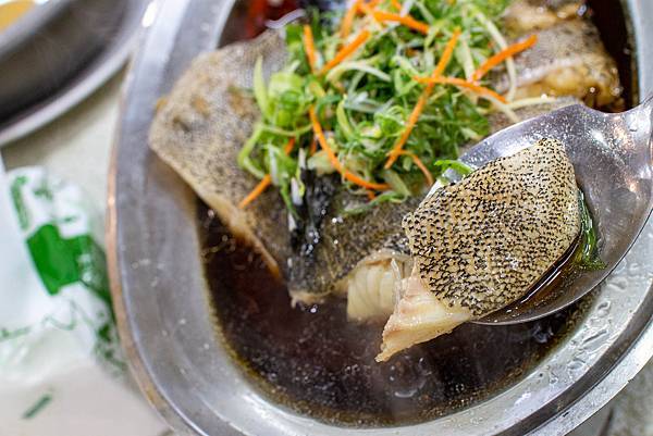 【新北萬里美食】望海亭海鮮餐廳-野柳必吃美食！Google評價4.4顆星，網路評價爆高的美味海鮮餐廳