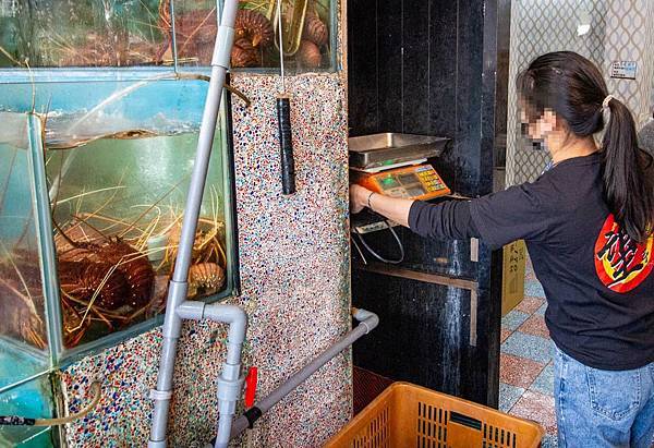 【新北萬里美食】望海亭海鮮餐廳-野柳必吃美食！Google評價4.4顆星，網路評價爆高的美味海鮮餐廳