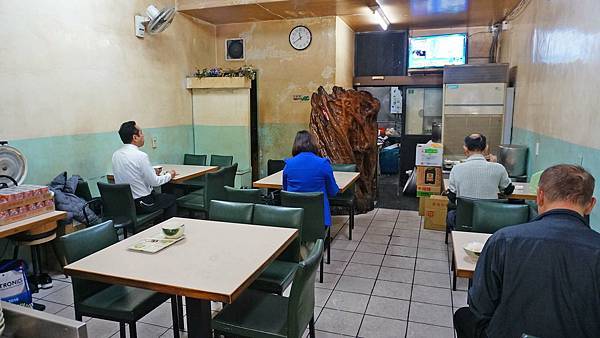 【台北美食】806魯肉飯清粥-中午用餐時間大爆排隊人潮的店家