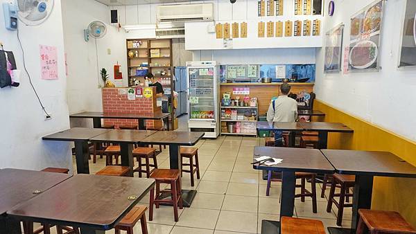 【台北美食】劉家牛肉麵-大馬路上超平價100元的美味牛肉麵店 【台北美食】劉家牛肉麵-大馬路上超平價100元的美味牛肉麵店