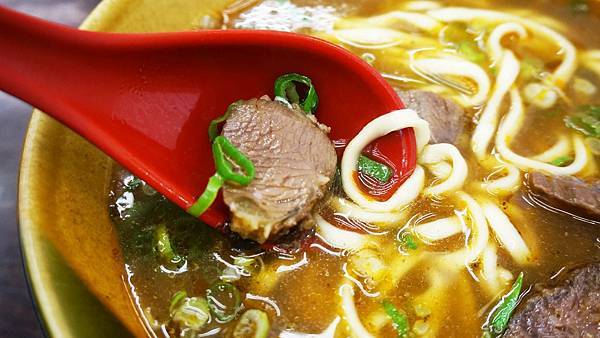 【台北美食】劉家牛肉麵-大馬路上超平價100元的美味牛肉麵店 【台北美食】劉家牛肉麵-大馬路上超平價100元的美味牛肉麵店