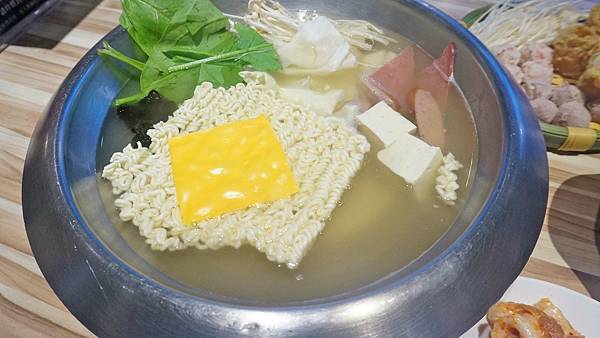 【台北美食】銅盤嚴選韓式烤肉 松山貳號店-當日壽星半價!松山火車站附近的韓式銅板烤肉吃到飽 【台北美食】銅盤嚴選韓式烤肉 松山貳號店-當日壽星半價!松山火車站附近的韓式銅板烤肉吃到飽