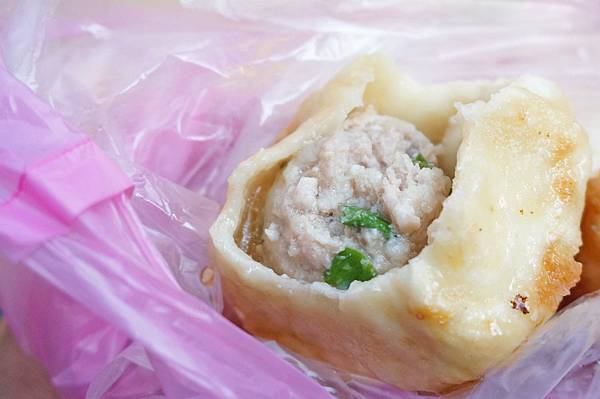 【基隆美食】遠東賴家水煎包-1顆只要10元的超人氣排隊水煎包店 【基隆美食】遠東賴家水煎包-1顆只要10元的超人氣排隊水煎包店