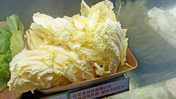 【台北美食】肉多多火鍋古亭旗艦店-最低不到400元蔬菜、副餐、冰淇淋無限量吃到飽！壽星送肉蛋糕！