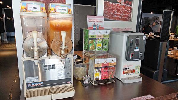 【台北美食】肉多多火鍋古亭旗艦店-最低不到400元蔬菜、副餐、冰淇淋無限量吃到飽！壽星送肉蛋糕！