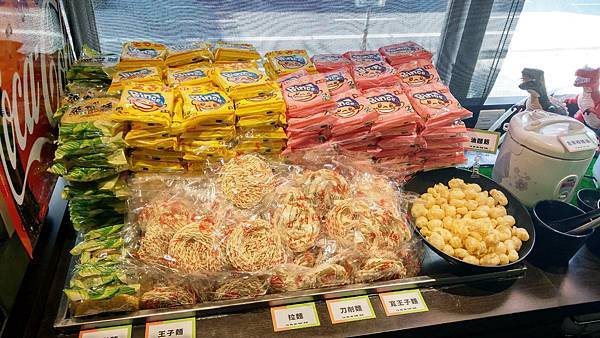 【台北美食】肉多多火鍋古亭旗艦店-最低不到400元蔬菜、副餐、冰淇淋無限量吃到飽！壽星送肉蛋糕！