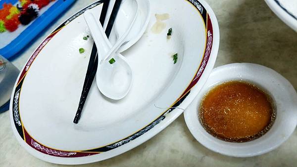 【三重美食】憶味餃子館-1顆只要4元！用餐時間大爆人潮的水餃店