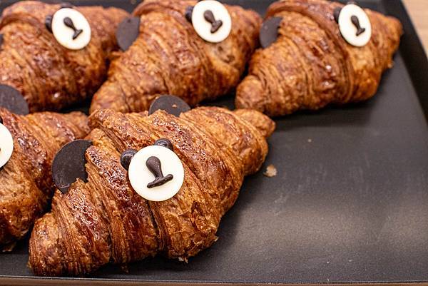 【台北美食】八月堂-酥脆無法擋!全台獨家新品『千層可頌卷』,比餅乾還要美味、酥脆