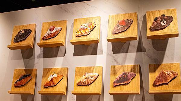 【台北美食】八月堂-酥脆無法擋！全台獨家新品『千層可頌卷』，比餅乾還要美味、酥脆