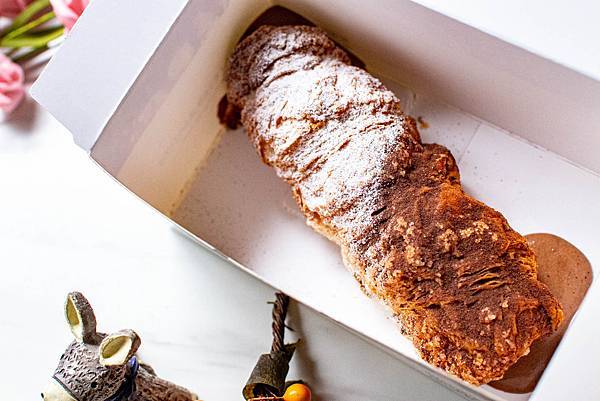 【台北美食】八月堂-酥脆無法擋！全台獨家新品『千層可頌卷』，比餅乾還要美味、酥脆