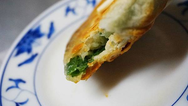 【基隆美食】周家蔥油餅豆漿店-排隊人潮不間斷！５０年蔥油餅早餐老店