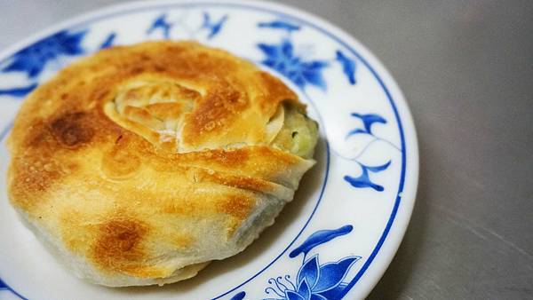 【基隆美食】周家蔥油餅豆漿店-排隊人潮不間斷!50年蔥油餅早餐老店 【基隆美食】周家蔥油餅豆漿店-排隊人潮不間斷!50年蔥油餅早餐老店