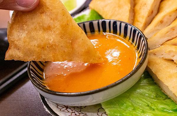 【台中美食】越好吃越南料理大里店-平日中午用餐時間也坐滿滿的越式巨無霸火鍋料理