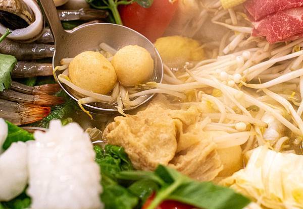 【台中美食】越好吃越南料理大里店-平日中午用餐時間也坐滿滿的越式巨無霸火鍋料理