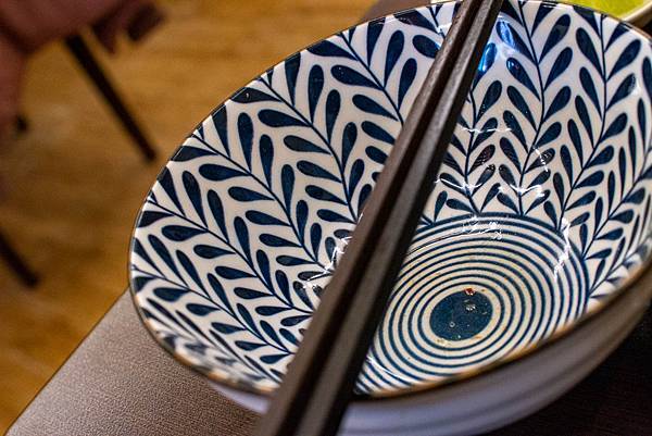 【台中美食】越好吃越南料理大里店-平日中午用餐時間也坐滿滿的越式巨無霸火鍋料理